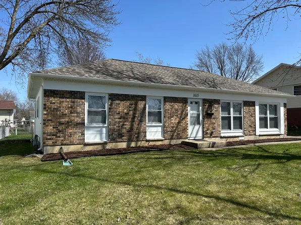 1613 Moore Ave, Streamwood, IL 60107