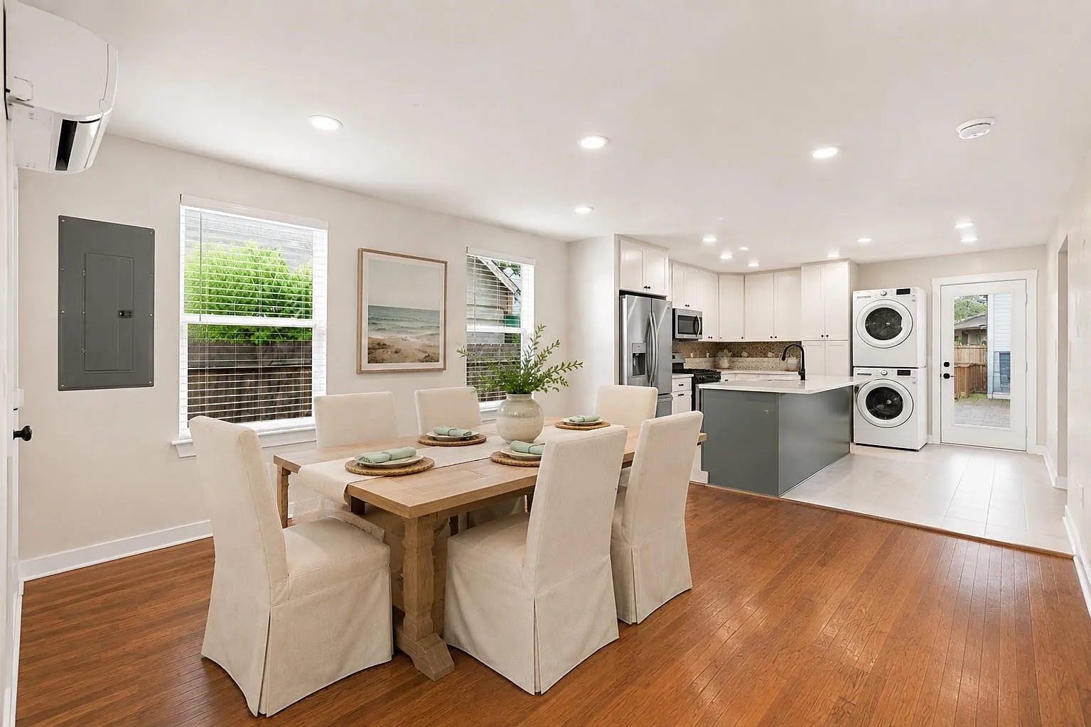 2 bed, 2.0 bath, 1244 sqft, $1,750 — Photo 3