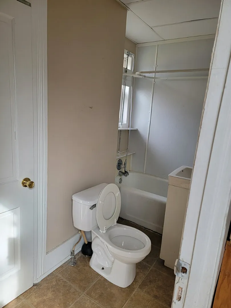 Wabash, 494 N Comstock ST — Photo 4