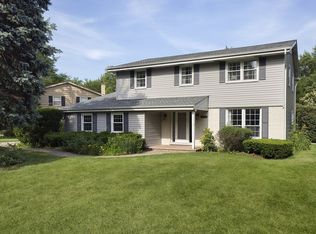 1701 Silverpine Dr, Northbrook, IL