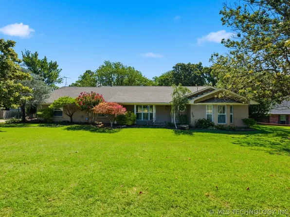 310 S Country Club Rd, Ada, OK 74820
