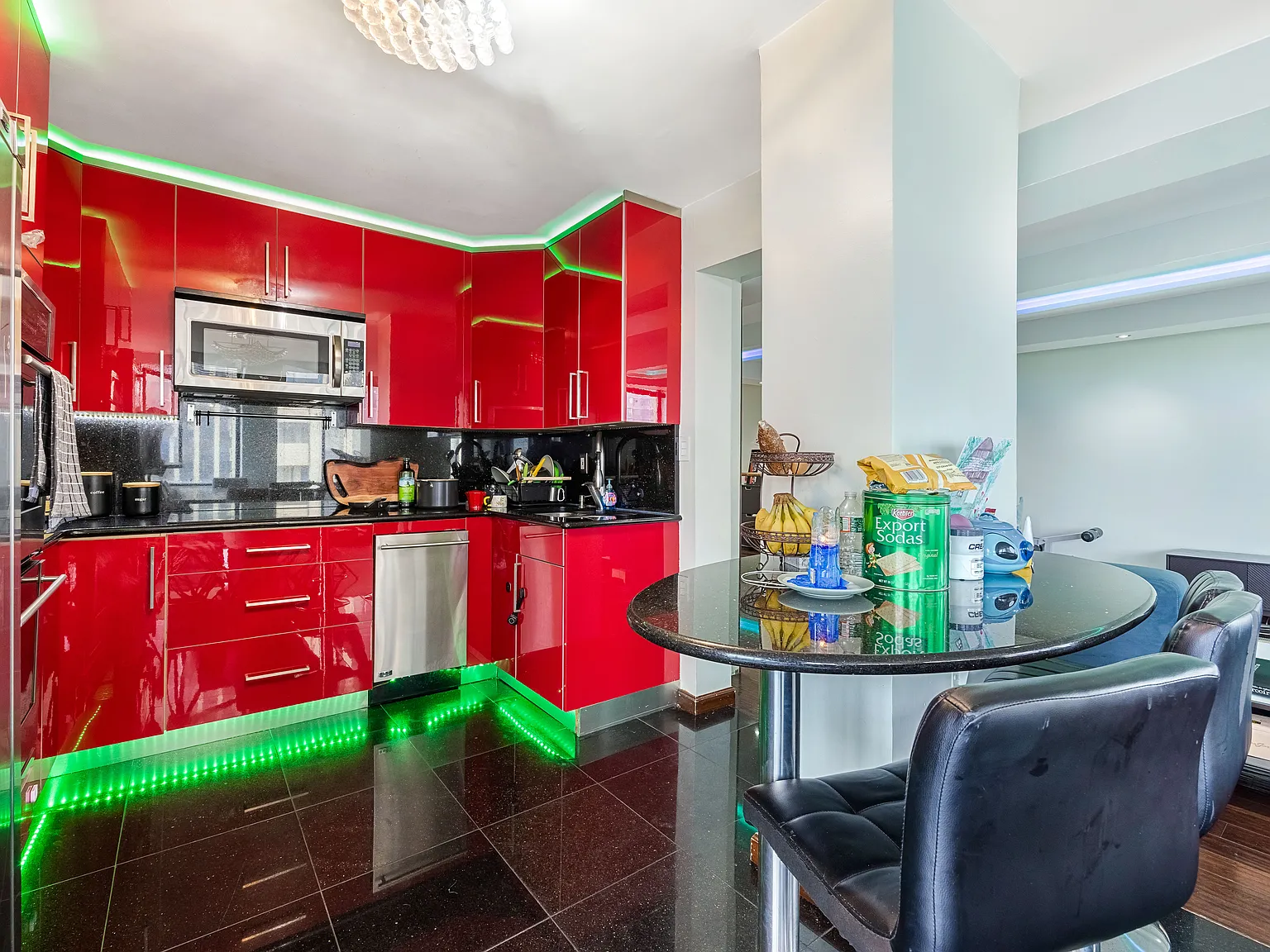 2 bed, 1750 sqft, $3,800 — Photo 2