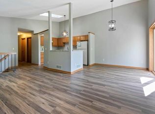 3703 Gershwin Ln N, Oakdale, MN 55128