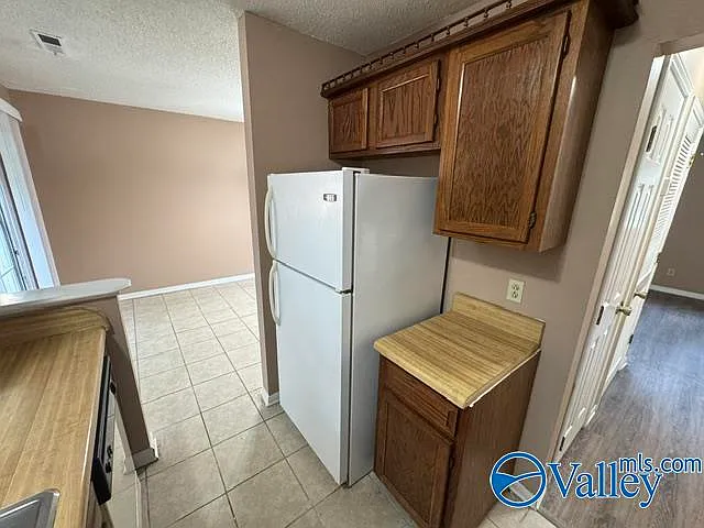 389 Oakland Rd — Photo 9