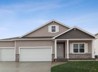 7717 NW 95th Ct, Johnston, IA 50131