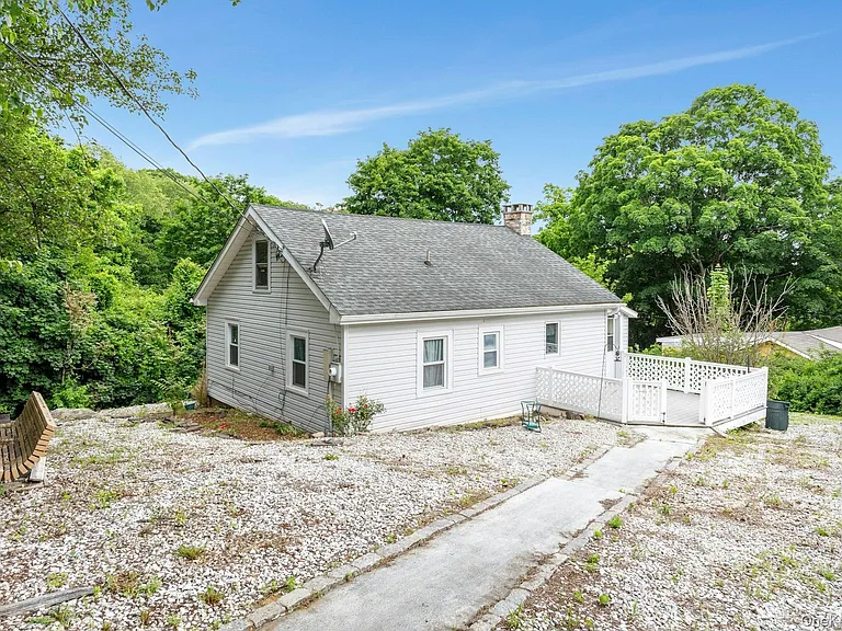15 Schuyler Rd — Photo 16
