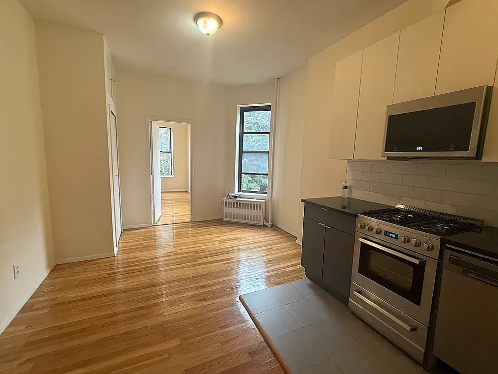 428 West 48th Street — Photo 2