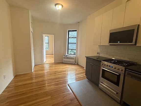 2nd image of 428 W 48th St #2WR