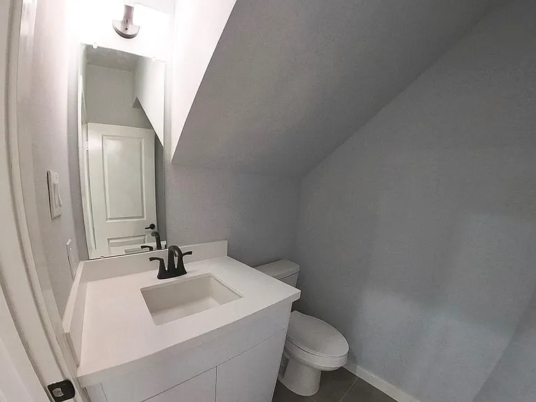 2832 Mansfield St — Photo 10