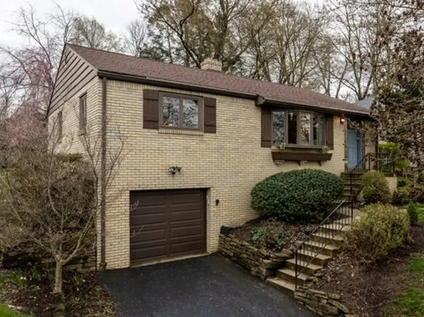 2601 Wyncote Rd, Bethel Park, PA 15102