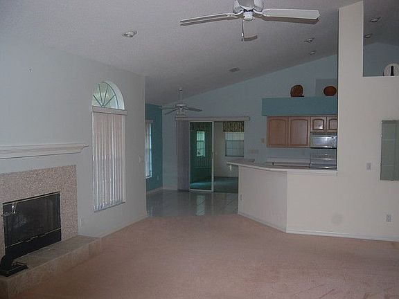 3rd image of 552 Woodgrove St