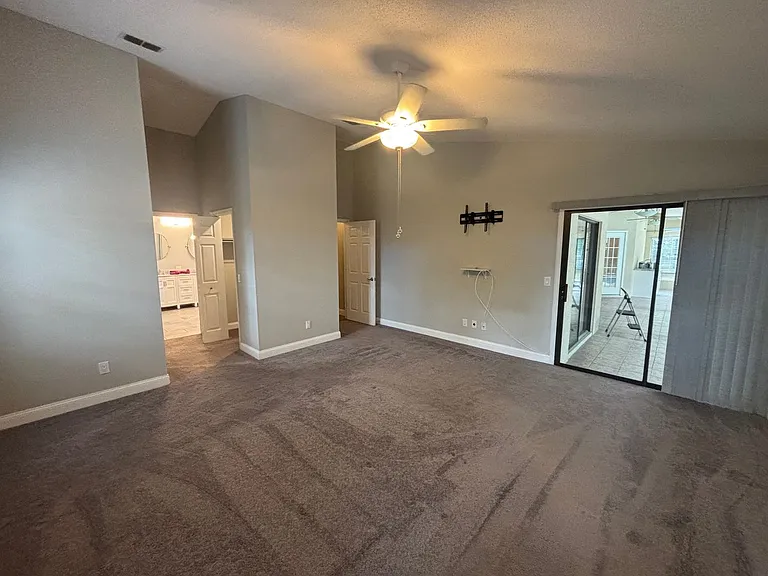 1130 W Olympia St — Photo 11