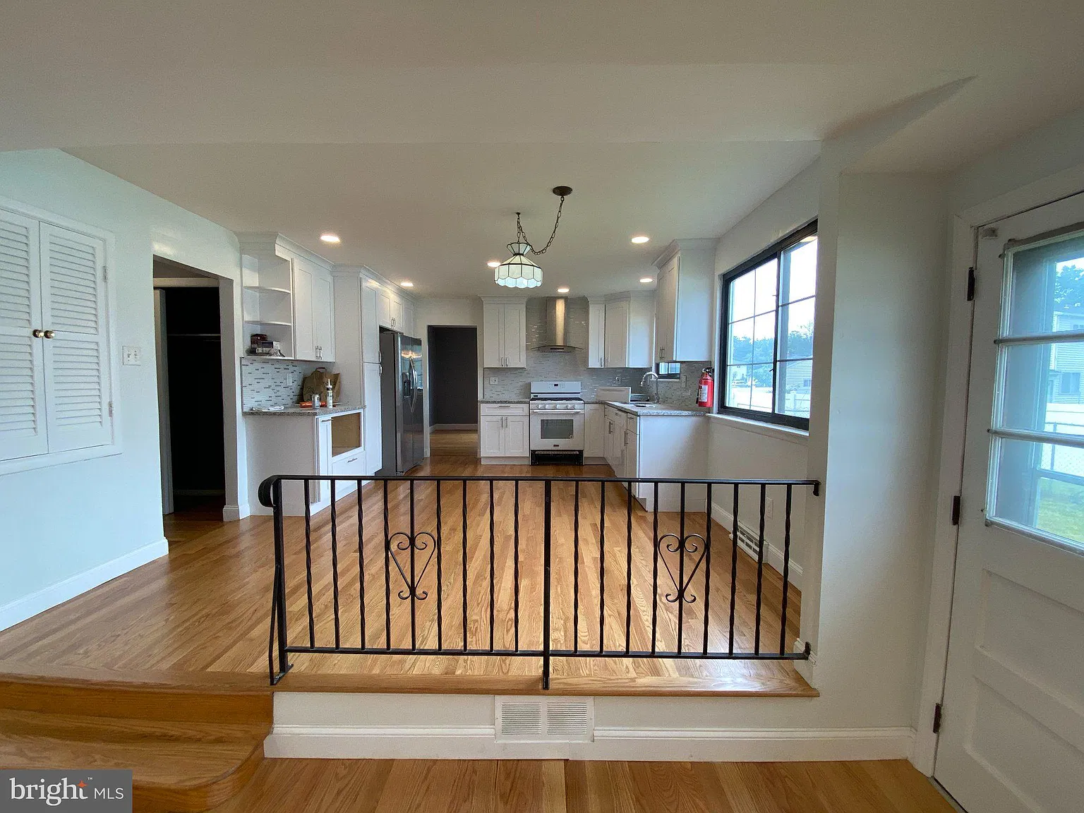 4 bed, 2.5 bath, 2102 sqft, $3,800 — Photo 4