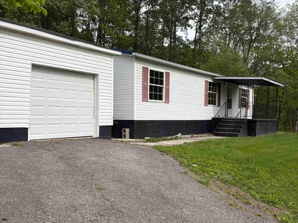 24 7th St, Hendricks, WV 26271