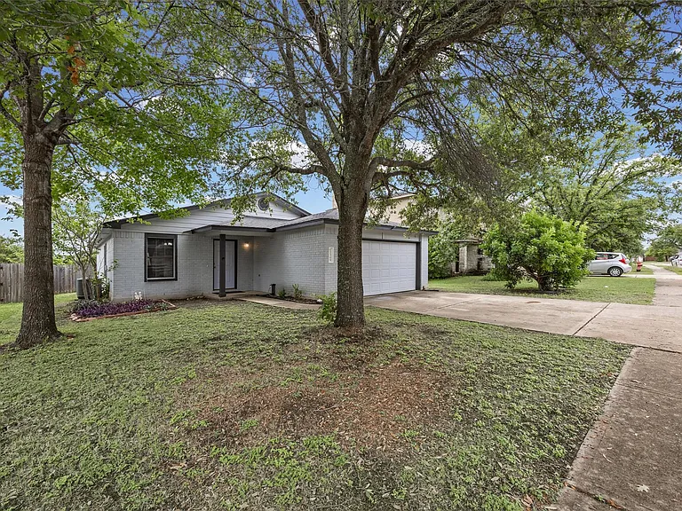 17305 Dashwood Creek Dr — Photo 2
