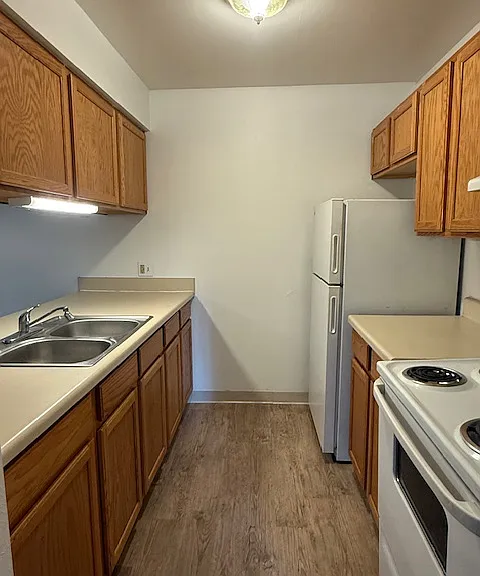 Lakewood Apartments — Photo 12