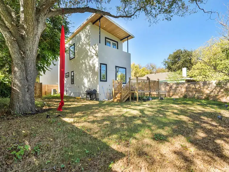 1301 Luna St — Photo 24