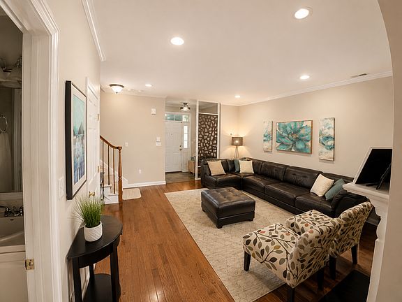 3rd image of 35 Jackson Ave