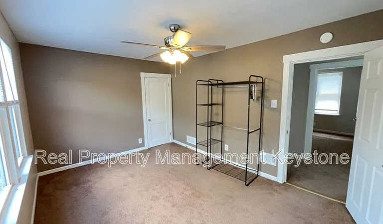 303 Lexington Ct — Photo 9