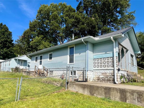 403 Sycamore St, Scott City, MO 63780