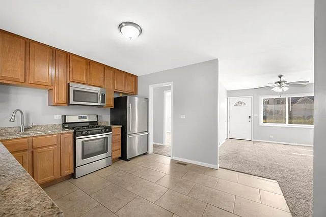 10 W Thacker St — Photo 2