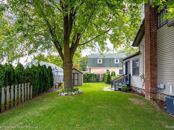 4th image of 302 Yerkes St