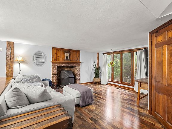 3rd image of 256 E Dunstable Road