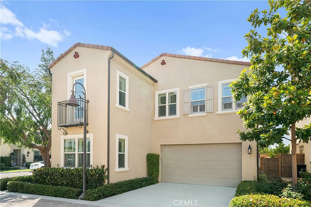 4 bed, 3.5 bath, 2547 sqft, $5,999 — Photo 2