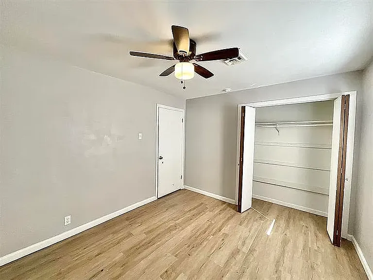 130 Susan Ct — Photo 15