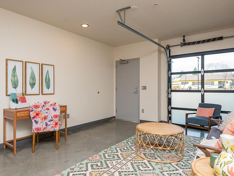 Sunshine Portland ; Three Bedroom Living Room