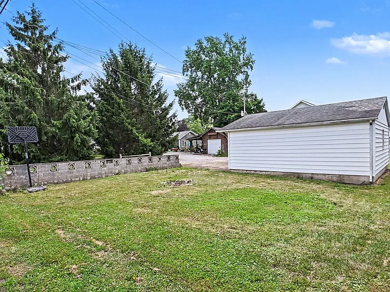 919 E Market St — Photo 23