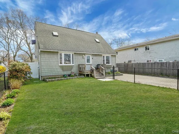 15 Maplewood Drive, Shirley, NY 11967