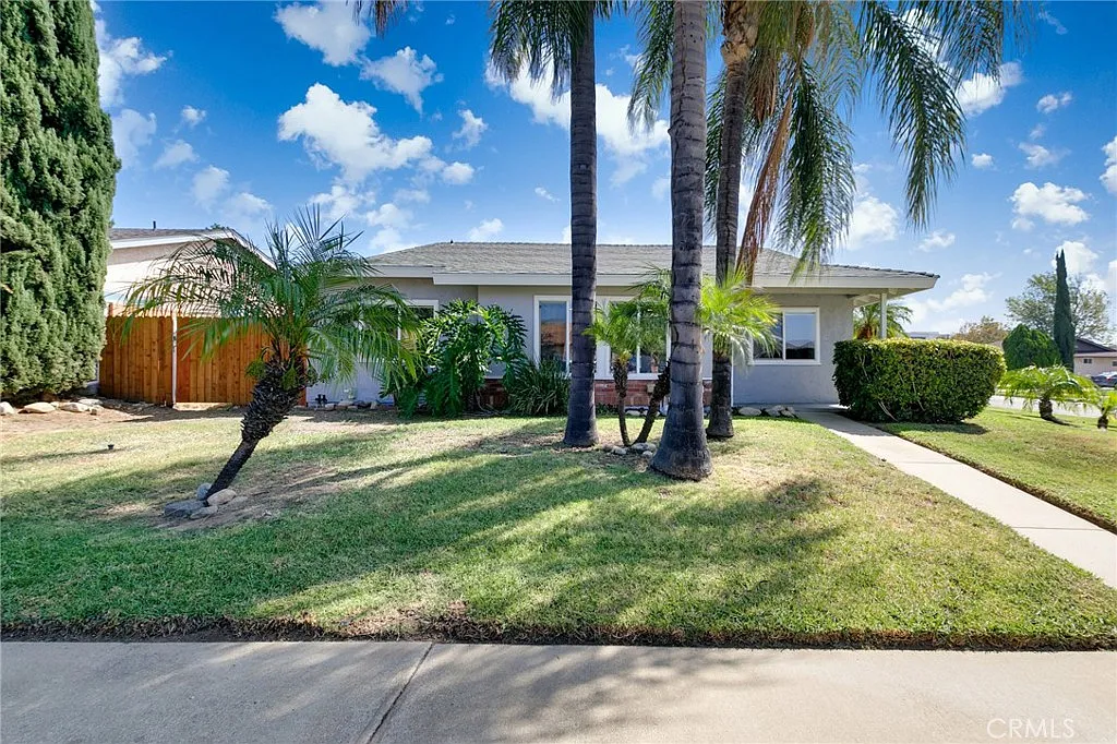 3 bed, 1256 sqft, $3,800 — Photo 1