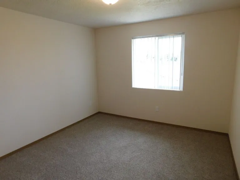 387-389 Clover St — Photo 12