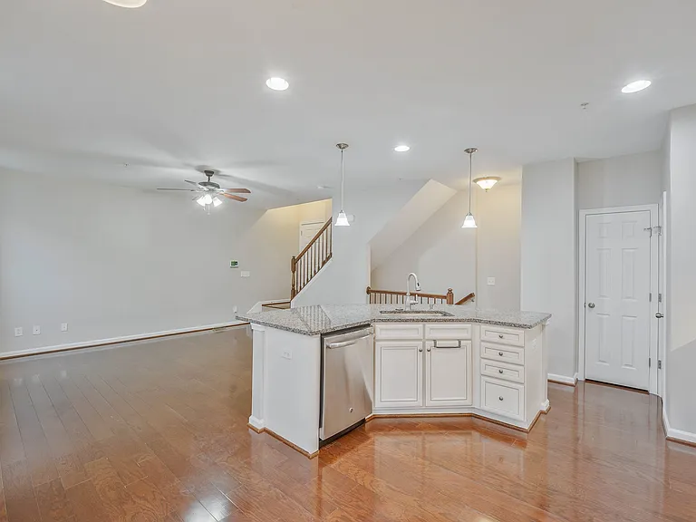 25218 Briargate Ter — Photo 9