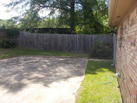 5th image of 85 Lakeview Dr