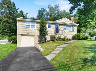 140 Short Hill Ln, Fairfield, CT 06825