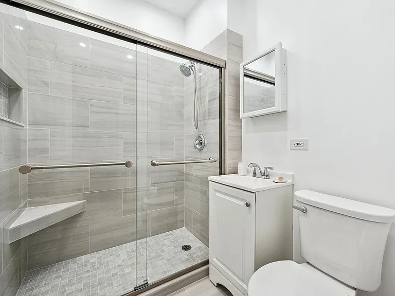 1341 N Ashland Ave — Photo 10