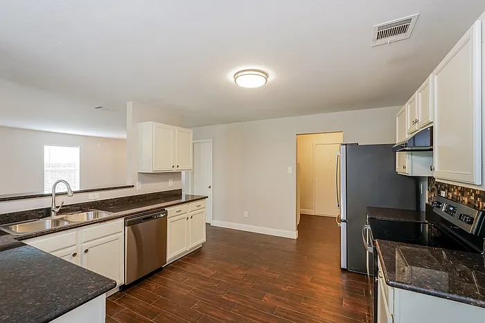 1848 Village Park Trl — Photo 6