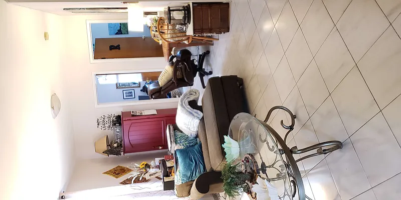 Rented by Roz Khan, LREB | media 5