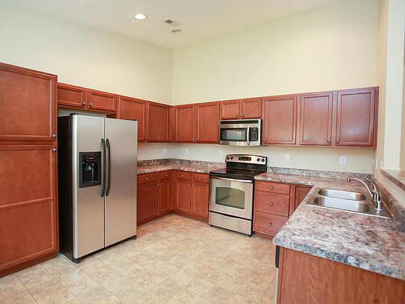 4th image of 1301 Majestic Woods Dr