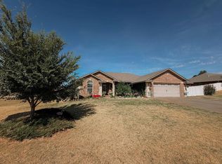 912 Roger Ave, Hinton, OK 73047