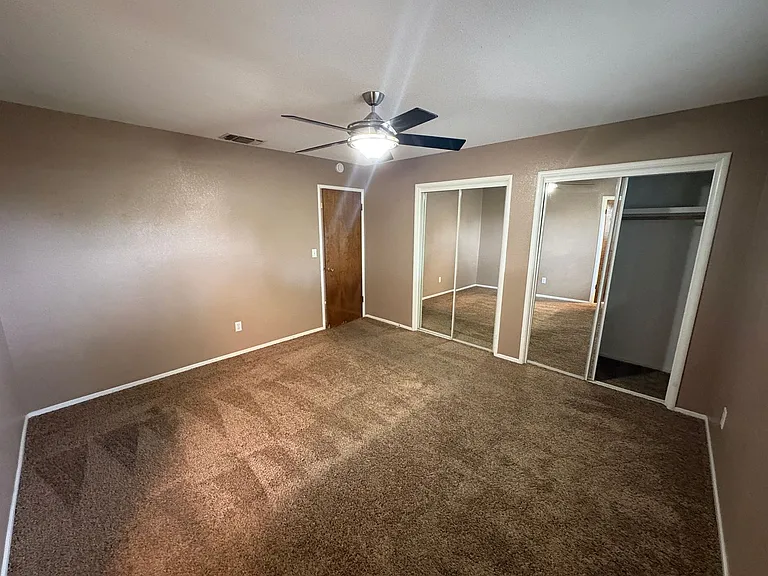 2232 E Paradise Ave — Photo 16