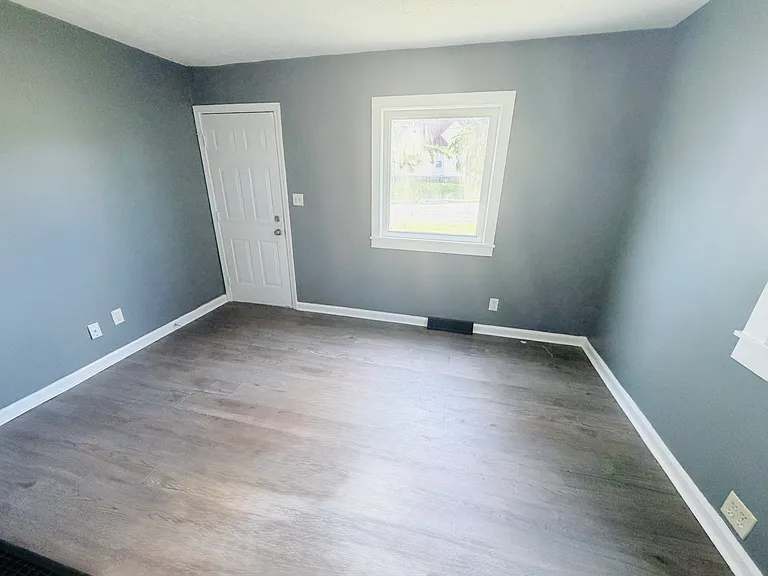 978 Kelly Ave — Photo 6
