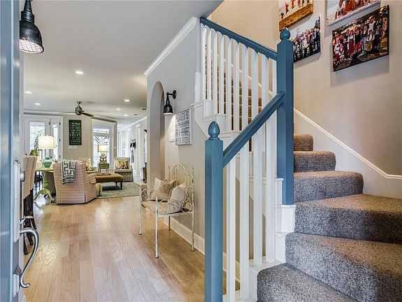 4th image of 136 Barrington Cir
