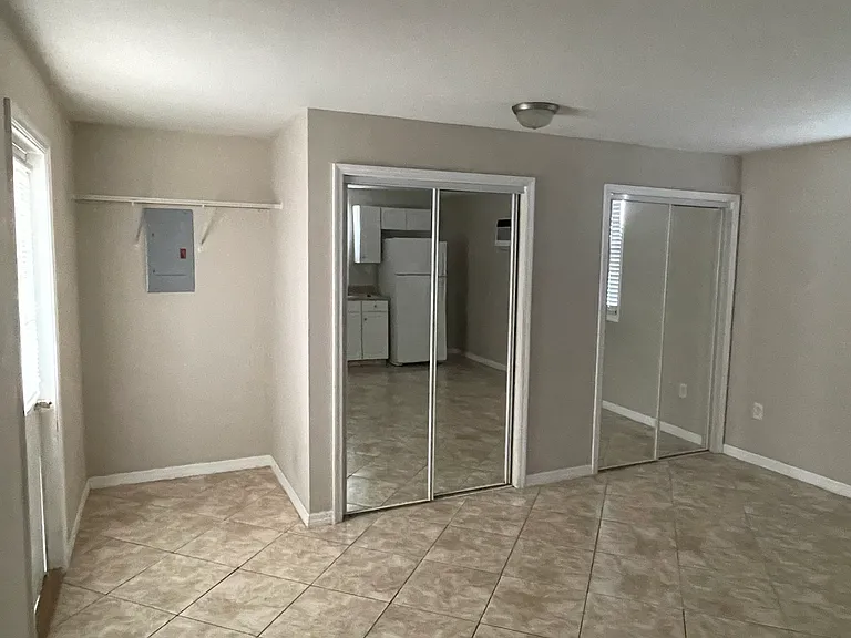 813 Kaye St — Photo 3