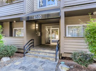 4320 S Corbett Ave #312, Portland, OR