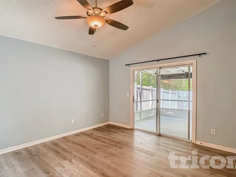 110 Yorktown Pl — Photo 3
