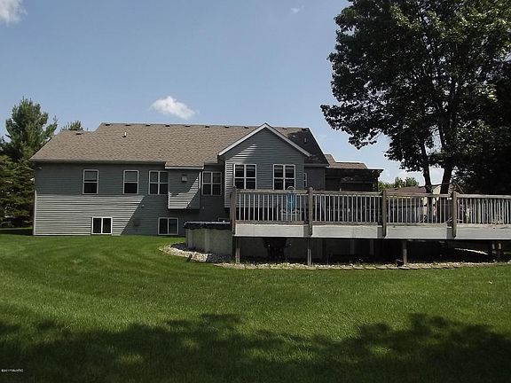 5th image of 6991 Lake Bluff Dr NE