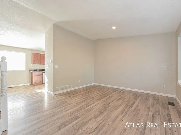 1484 S Cathay Way — Photo 3